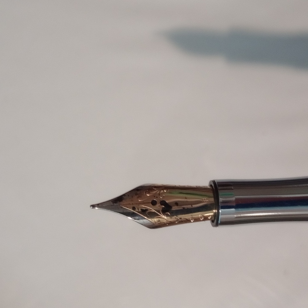 Elegant Faux Wood and Turquoise Fountain Pen - Picture 3 of 4